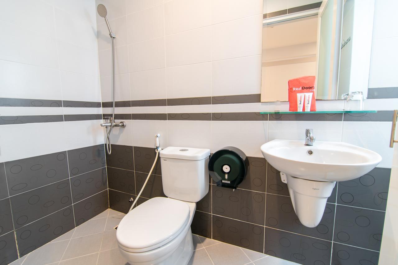 Bin Bin Hotel 5 - Near Lotte Mart D7 Хошимин Екстериор снимка